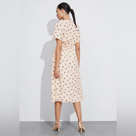 Like New Flutter-Sleeve Midi Dress (US 4 -EUR 36) - Like New! - Picture 4 of 6